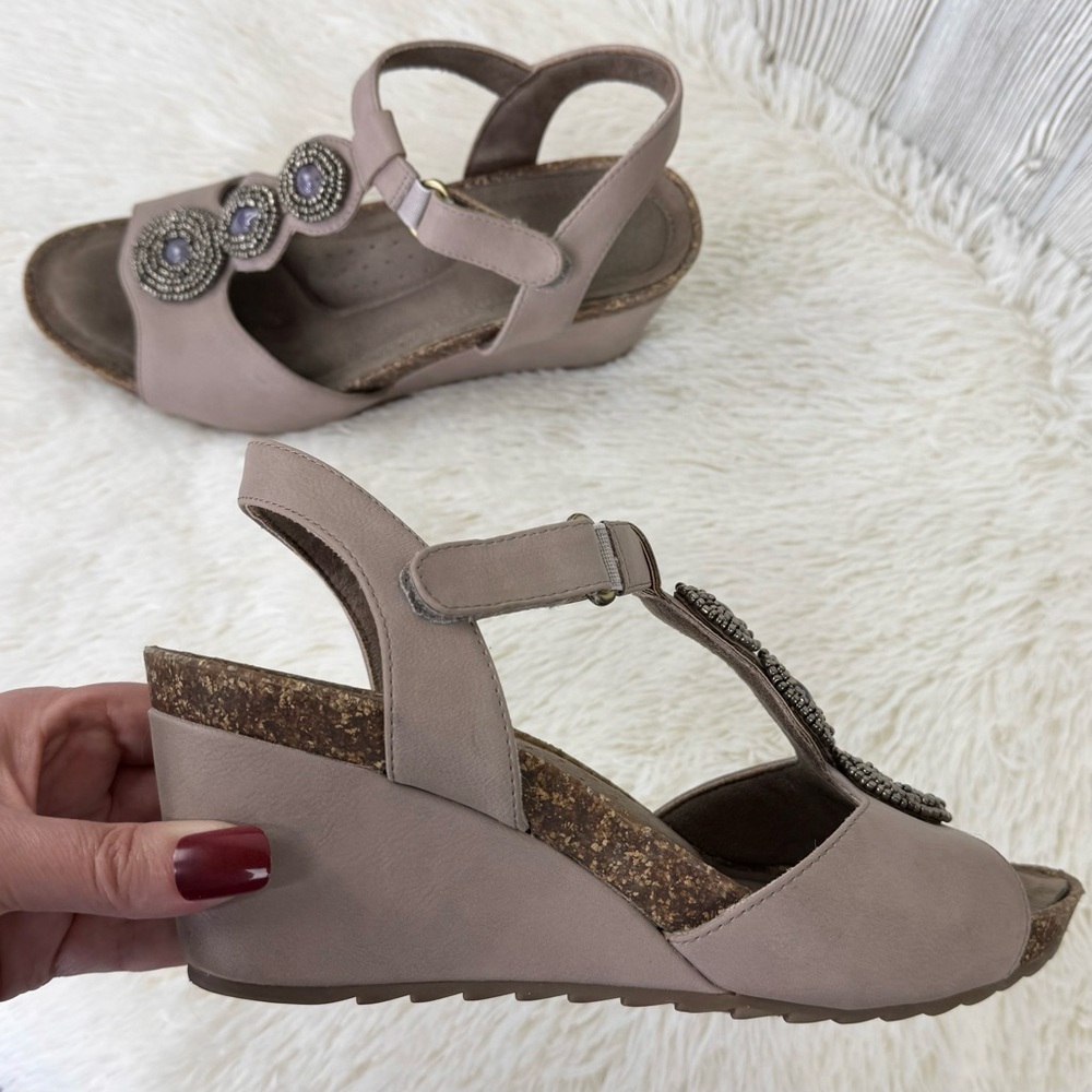Natural Soul Naturalizer Taupe Wedge Sandals 10 Tristin Faux Leather Comfort